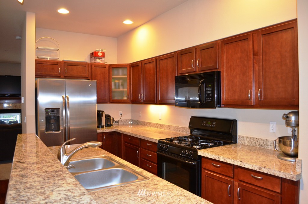 1060 215th Place Southeast Bothell, WA 98021 - Photo 5 of 25