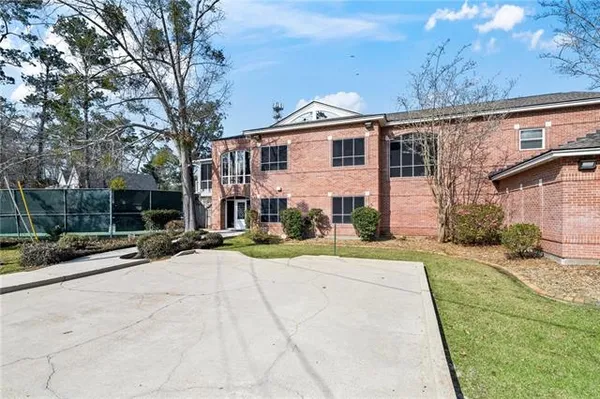 $3,300 | 632 Village Lane South, Mandeville, LA 70471