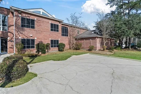 $3,300 | 632 Village Lane South, Mandeville, LA 70471