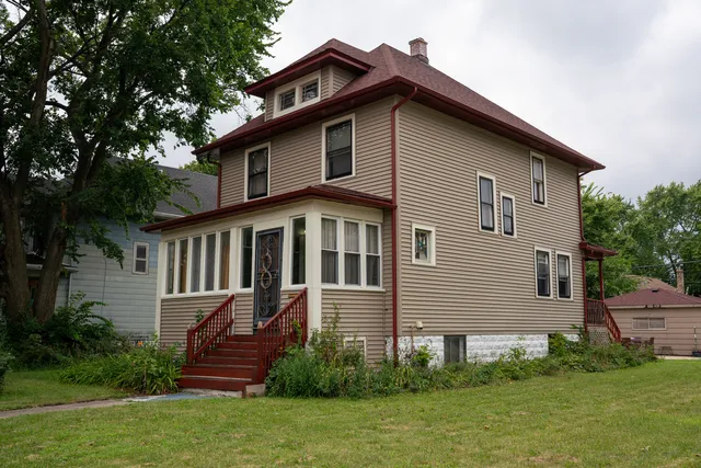 $215,000 | 400 South 7th Avenue, Maywood, IL 60153