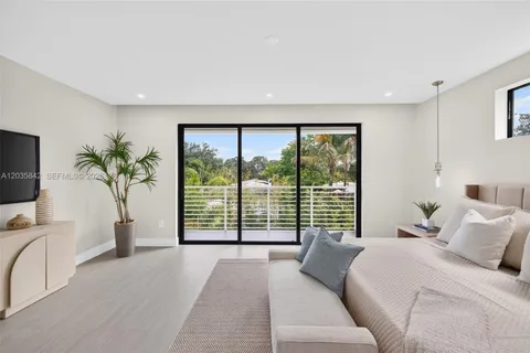 $1,525,000 | 910 Southeast 13th Street, Fort Lauderdale, FL 33316