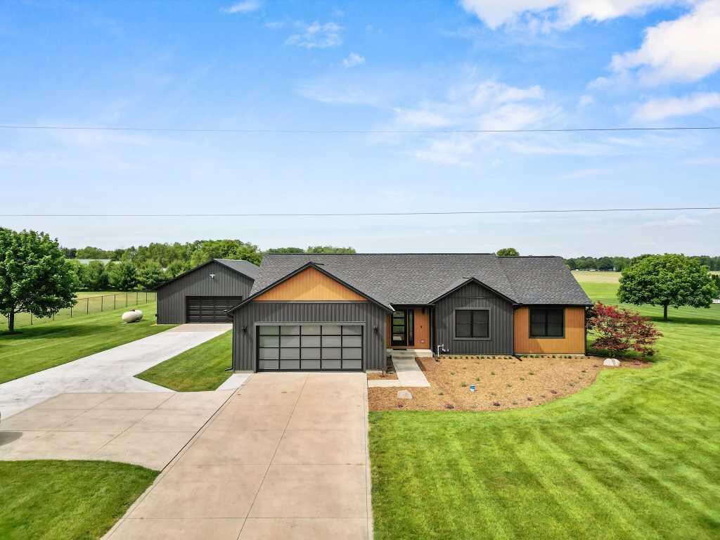 20872 State Line Road Edwardsburg, MI 49112 - Photo 3 of 36 20872-State-Line-03