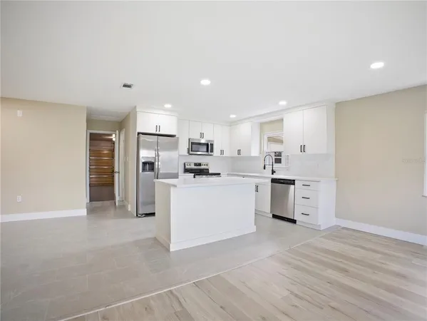 $299,900 | 196 West Lake Damon Drive, Avon Park, FL 33825