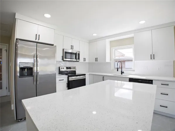 $299,900 | 196 West Lake Damon Drive, Avon Park, FL 33825