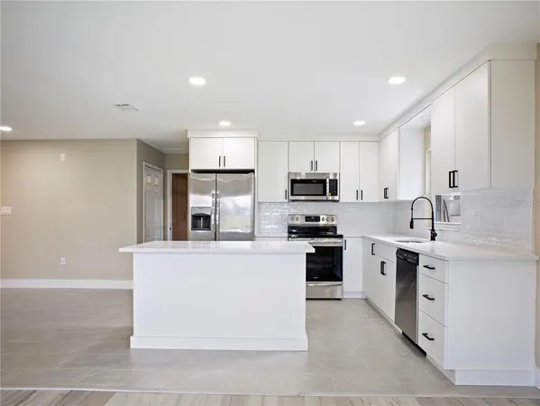 $299,900 | 196 West Lake Damon Drive, Avon Park, FL 33825