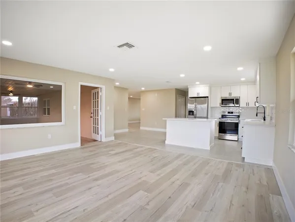 $299,900 | 196 West Lake Damon Drive, Avon Park, FL 33825