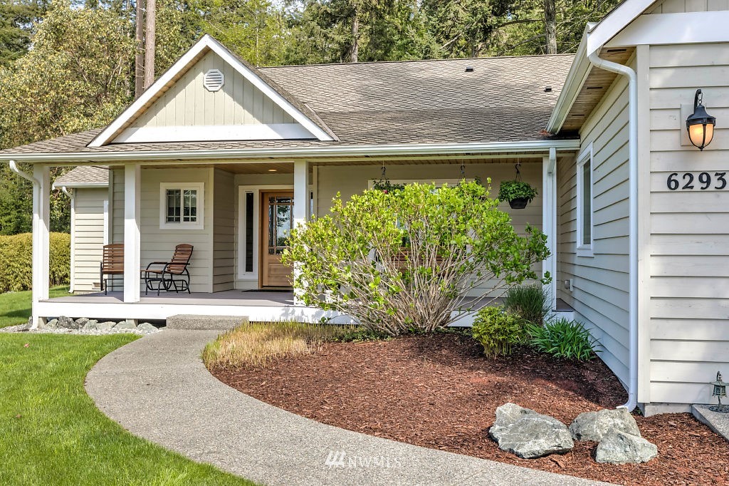 6293 Sahalee Court Clinton, WA 98236 - Photo 3 of 25 Gallery Image 3