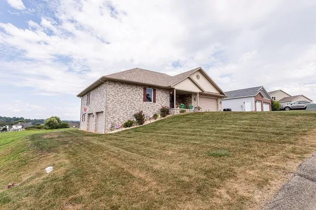 a view of a house with a yard
