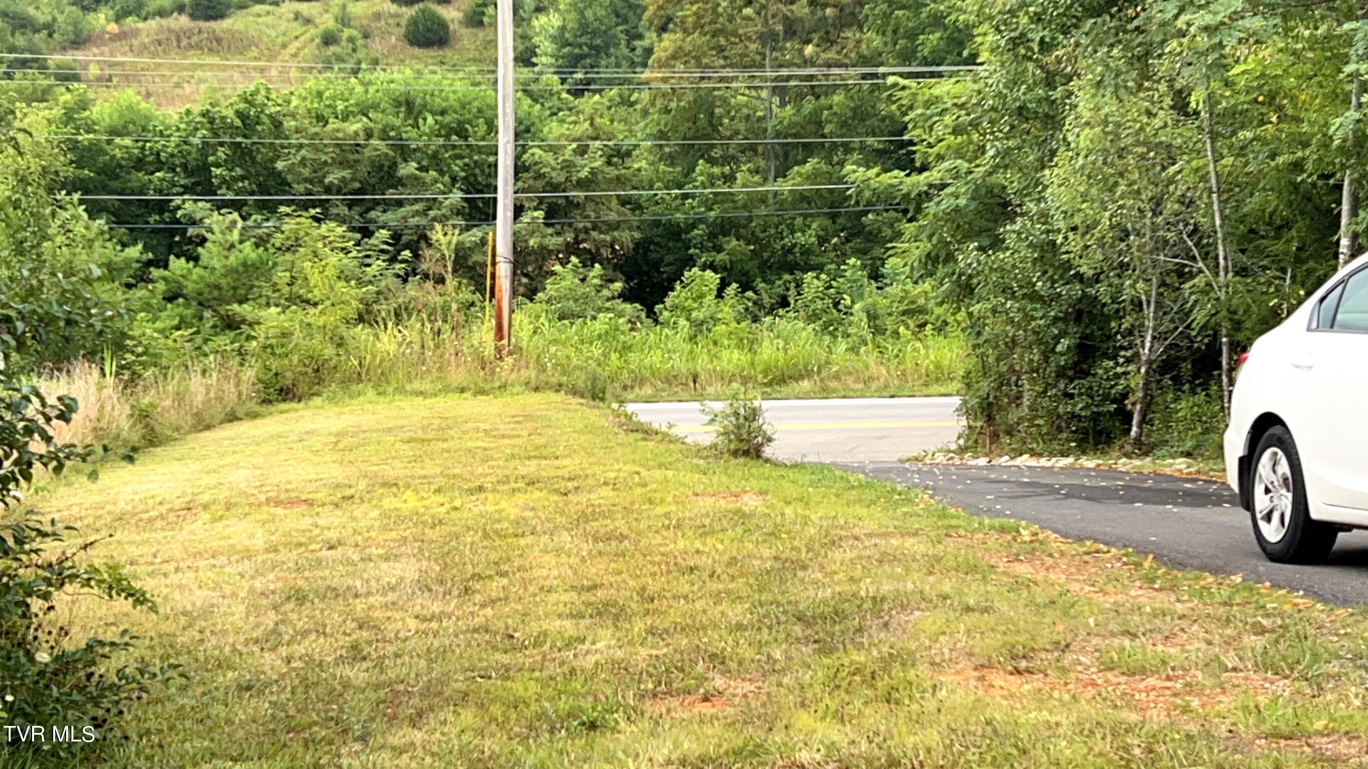 7635 Snapps Ferry Road Chuckey, TN 37641 - Photo 4 of 44 7EA95F62-7815-48FA-98D7-844B359A4E4D