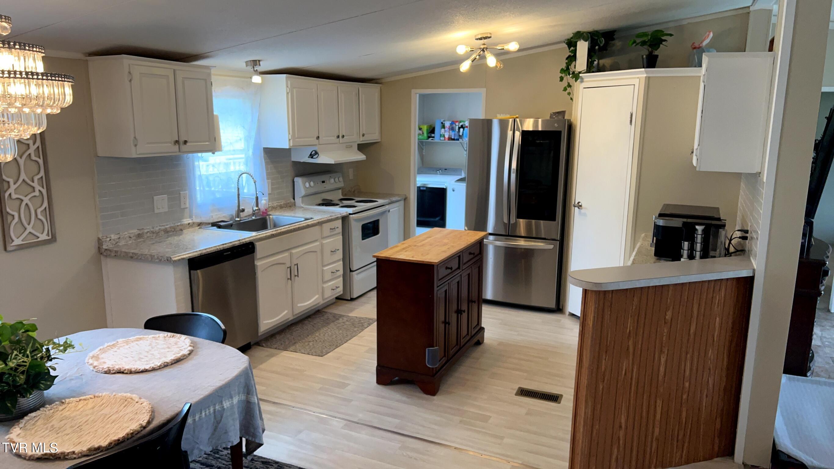 7635 Snapps Ferry Road Chuckey, TN 37641 - Photo 9 of 44 E4B74977-6354-459D-853A-0D74CC67A377