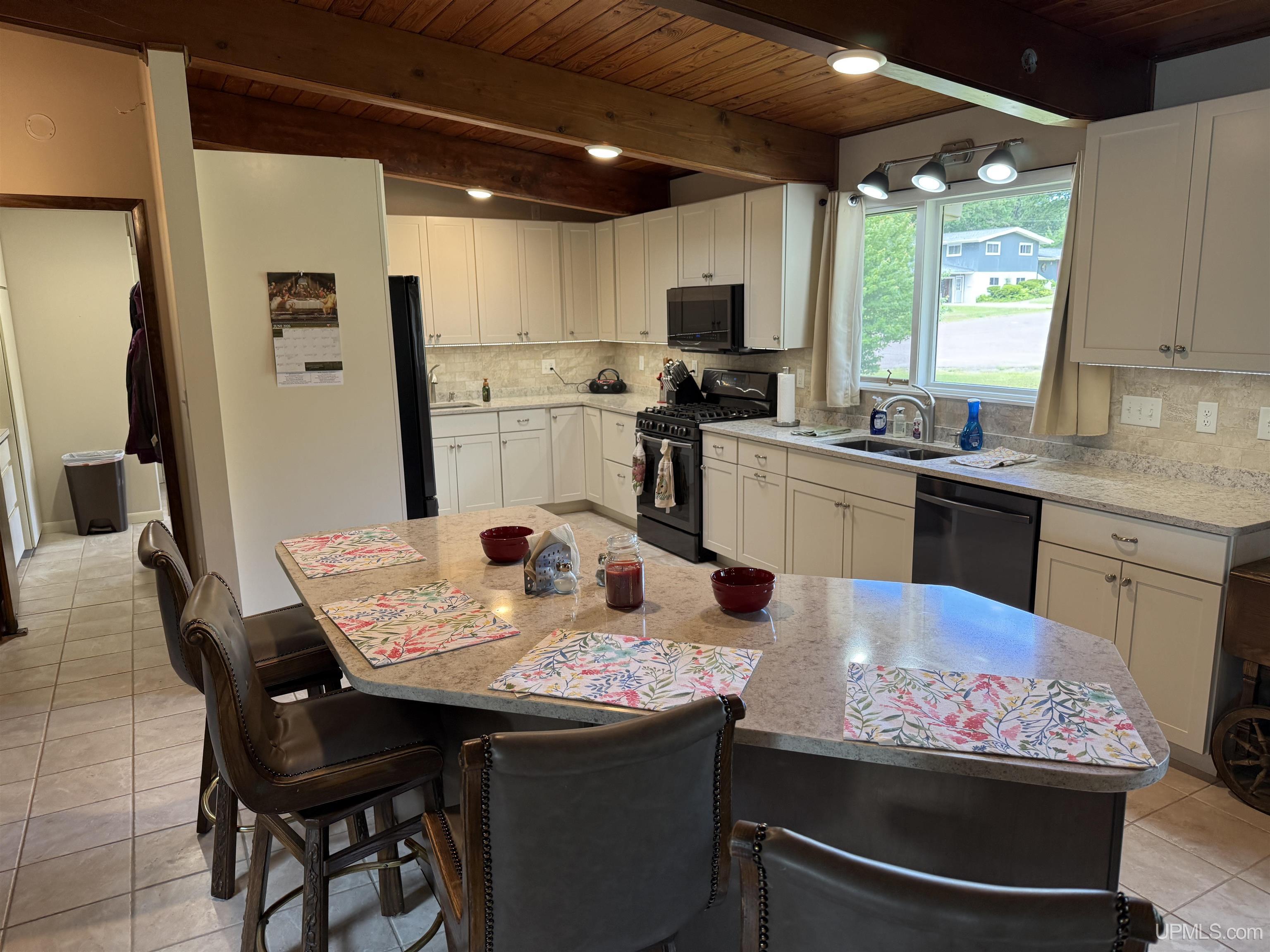 22125 Ridge Road Houghton, MI 49931 - Photo 9 of 80