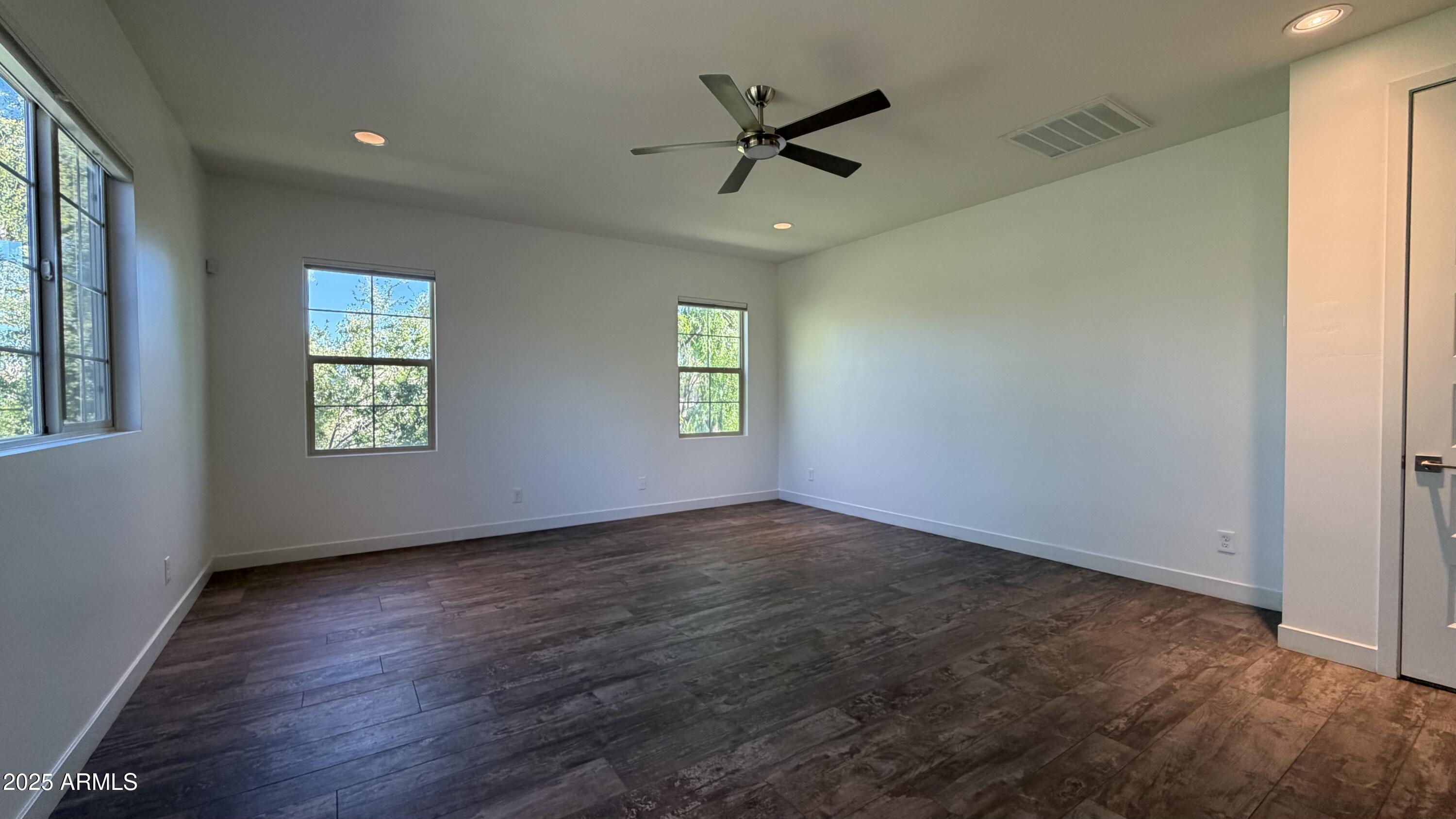4536 East Walter Way Phoenix, AZ 85050 - Photo 20 of 50 an empty room that has window