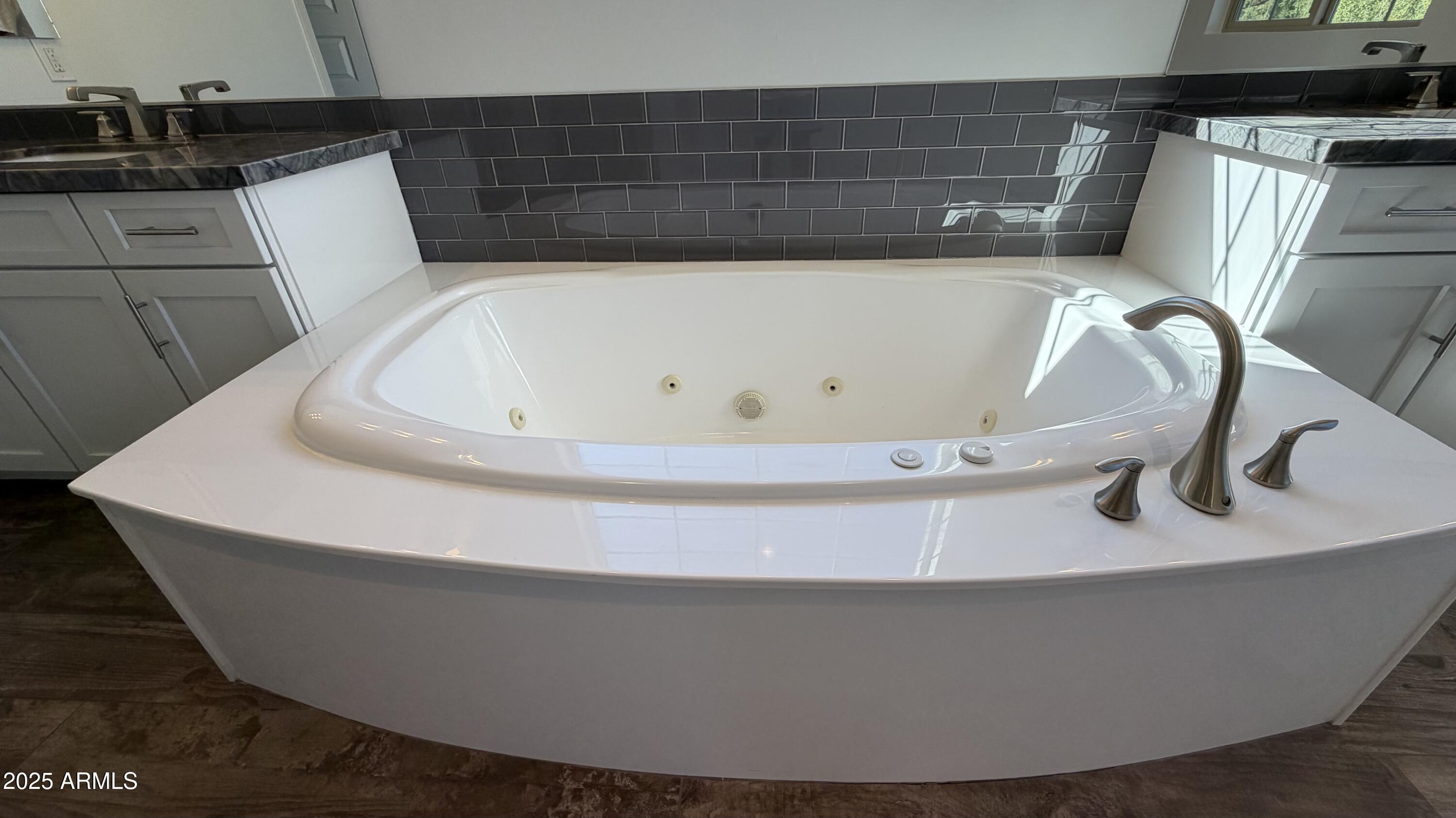 4536 East Walter Way Phoenix, AZ 85050 - Photo 25 of 50 a view of bath tub
