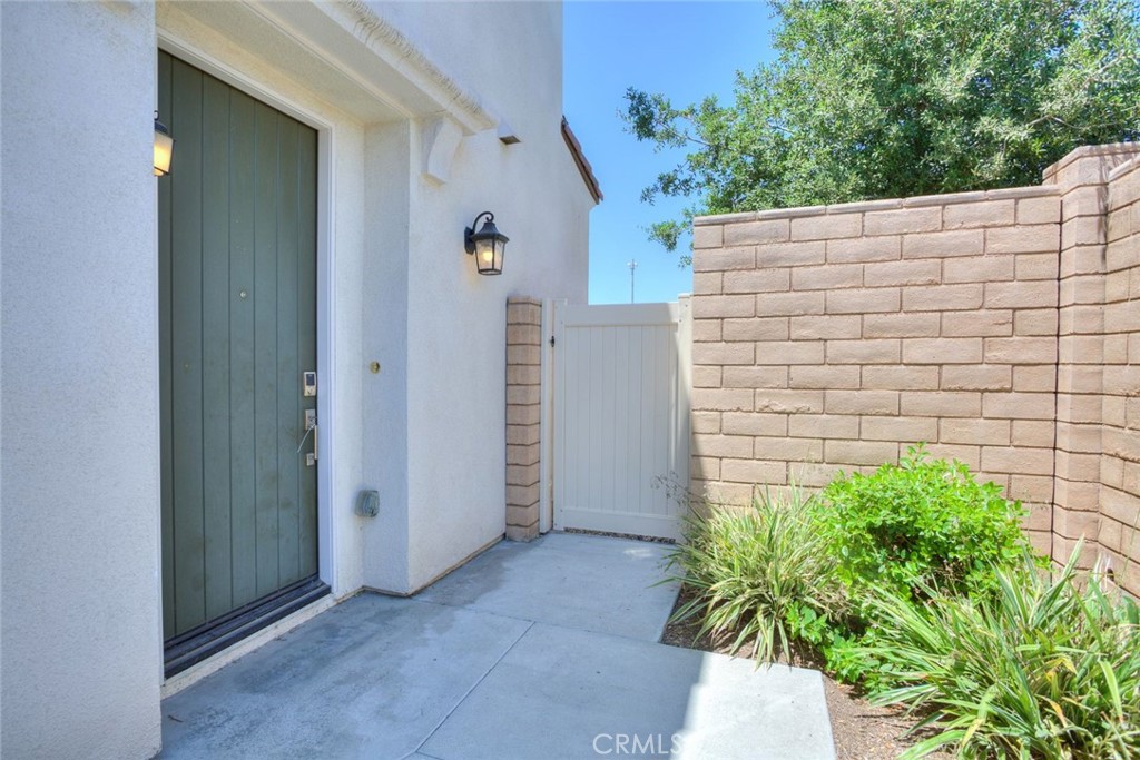 202 Bonita Lane Rialto, CA 92376 - Photo 2 of 43