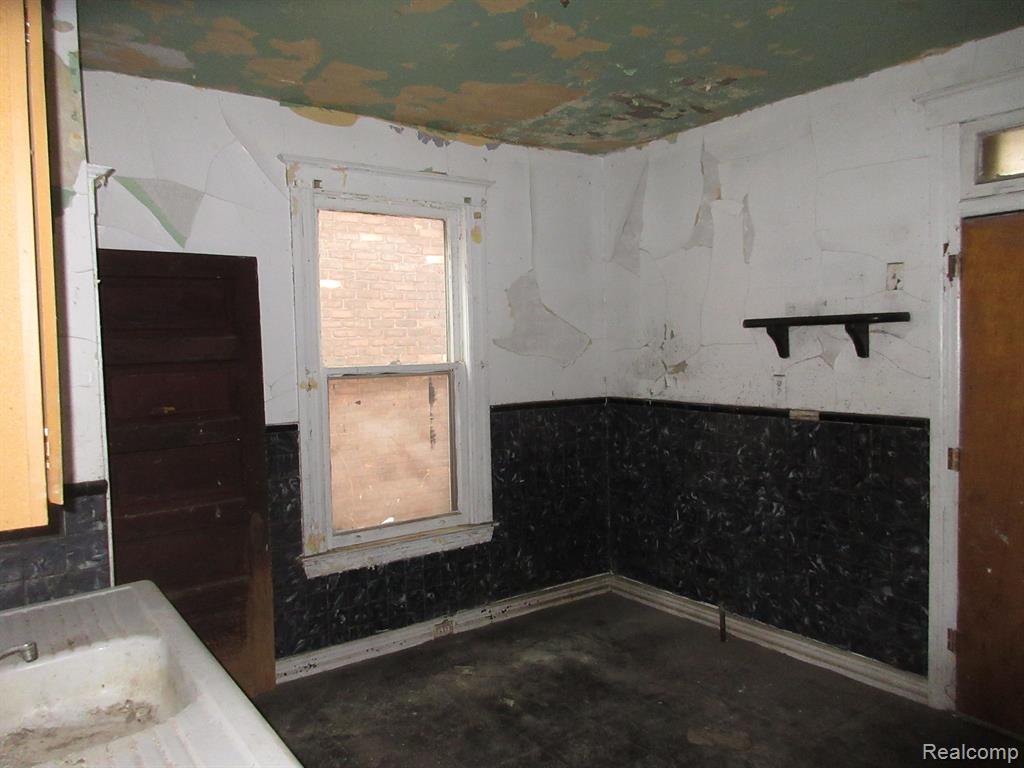 2539 Harding Street Detroit, MI 48214 - Photo 7 of 15 Gallery Image 7