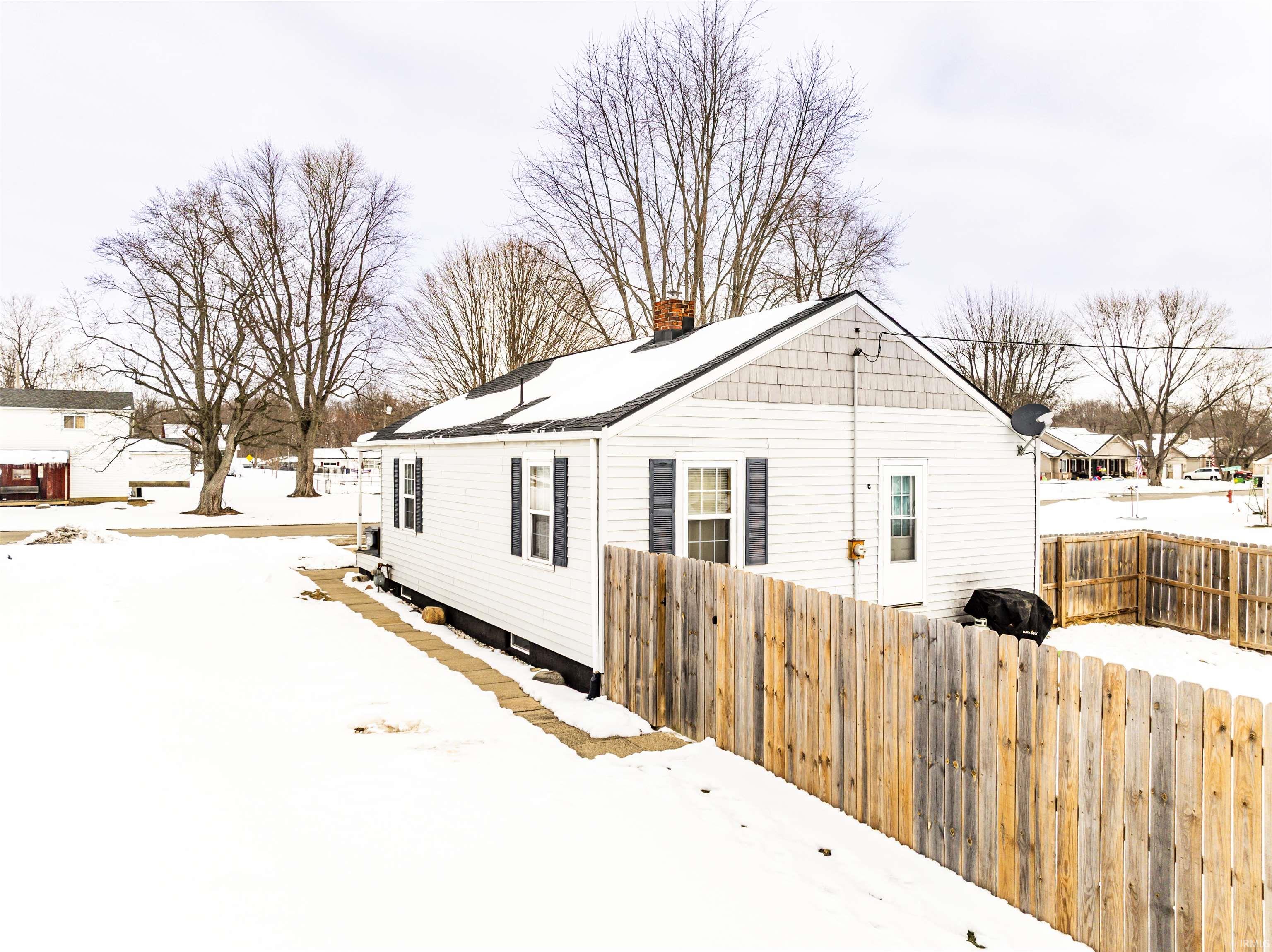 903 East Walnut Street Frankton, IN 46044 - Photo 2 of 35