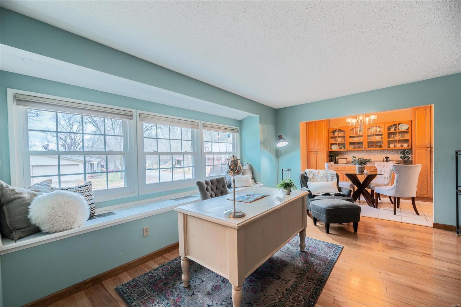 5597 Viewpoint Lane St. Louis, MO 63128 - Photo 2 of 66