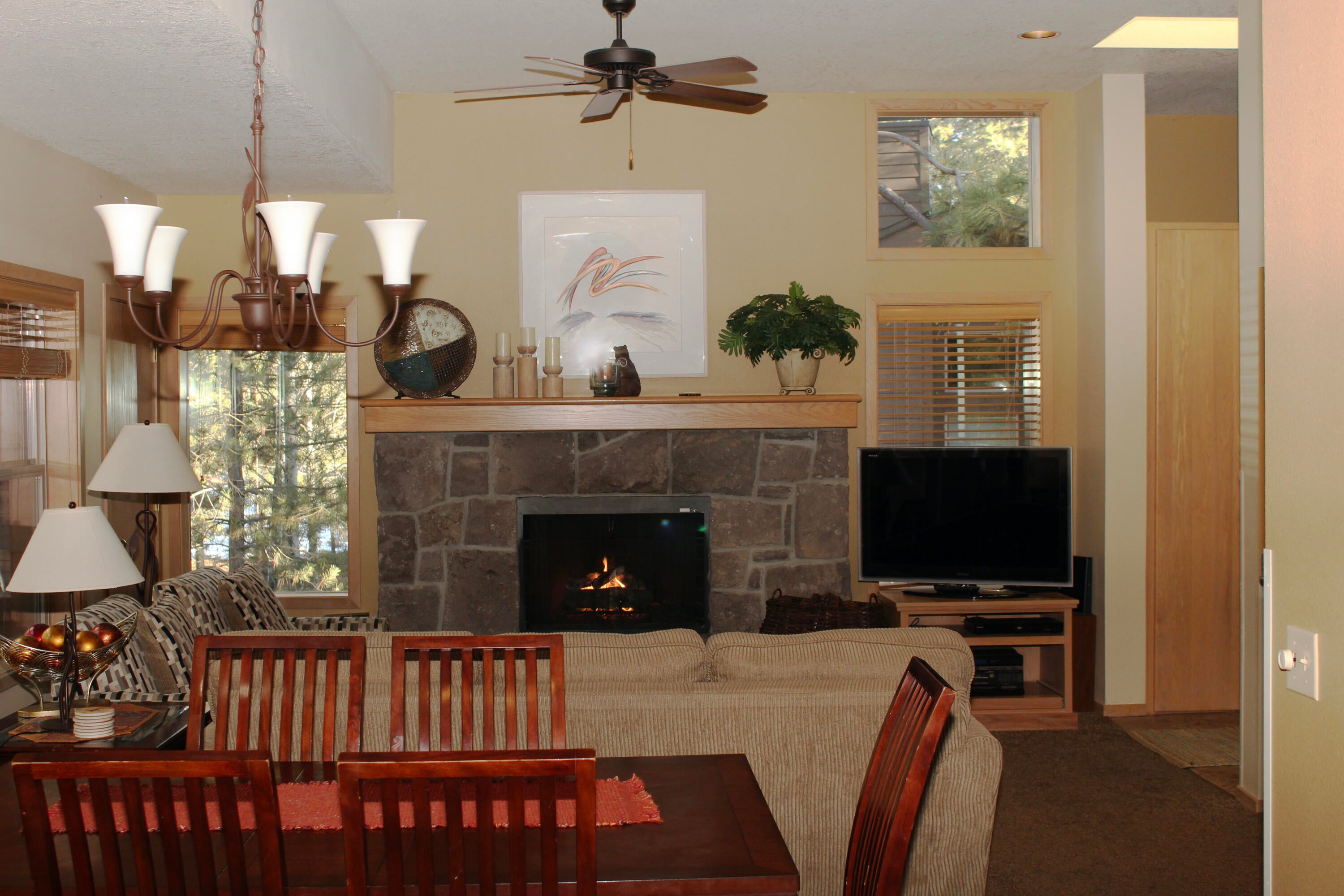 57395-40a1 Beaver Ridge Loop Sunriver, OR 97707 - Photo 10 of 26 11-Lvrm-fire-R40