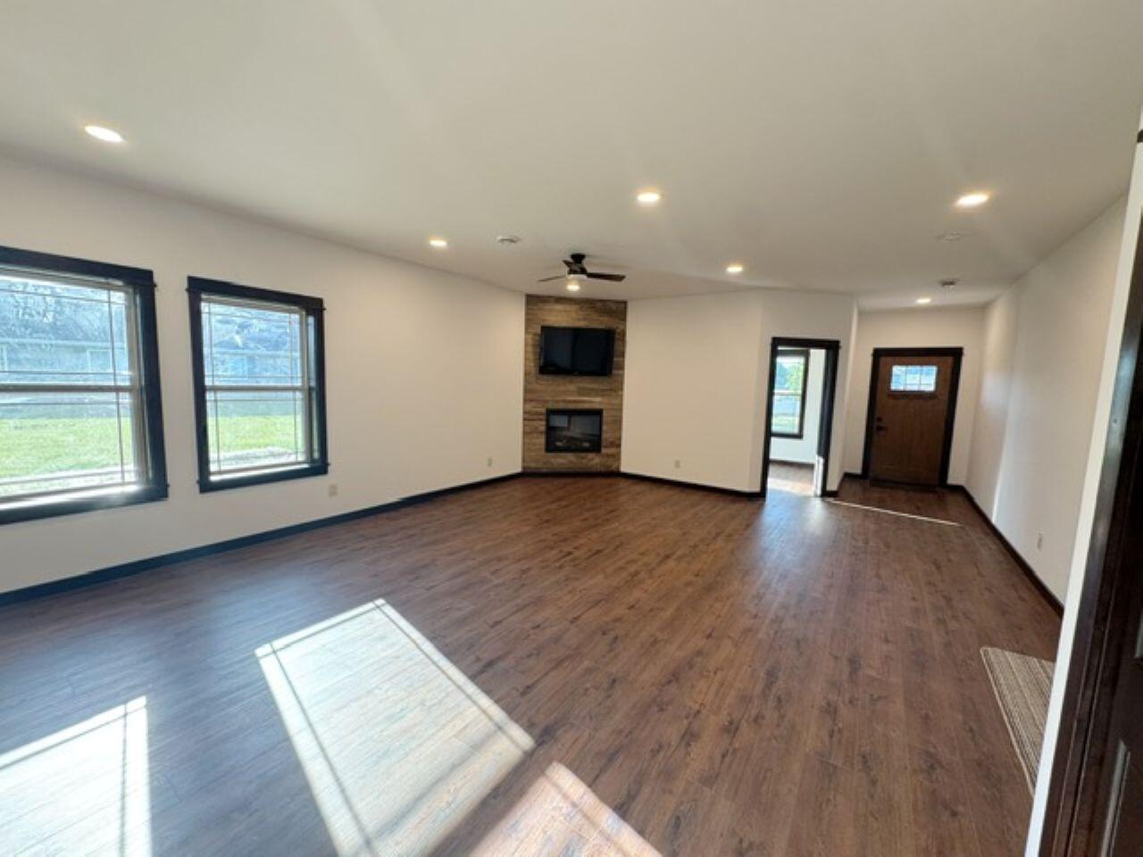 538 Jordan Way Spring Green, WI 53588 - Photo 11 of 17 John McDonald - 10 - Living Room