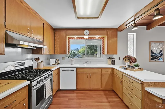 $1,199,000 | 9 Arlene Court, Petaluma, CA 94952