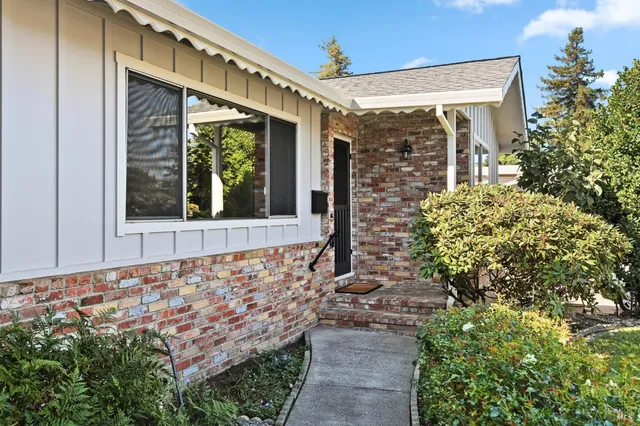 $1,199,000 | 9 Arlene Court, Petaluma, CA 94952