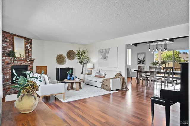 $1,199,000 | 9 Arlene Court, Petaluma, CA 94952