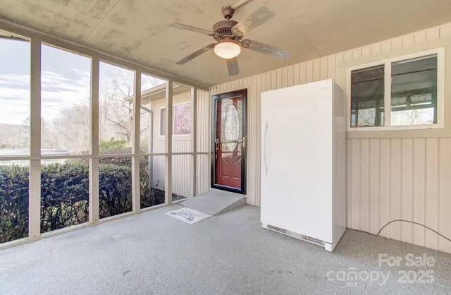 a view of entryway with window