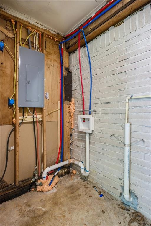 2536 Butner Road Atlanta, GA 30331 - Photo 19 of 42 a view of a room with gym equipment