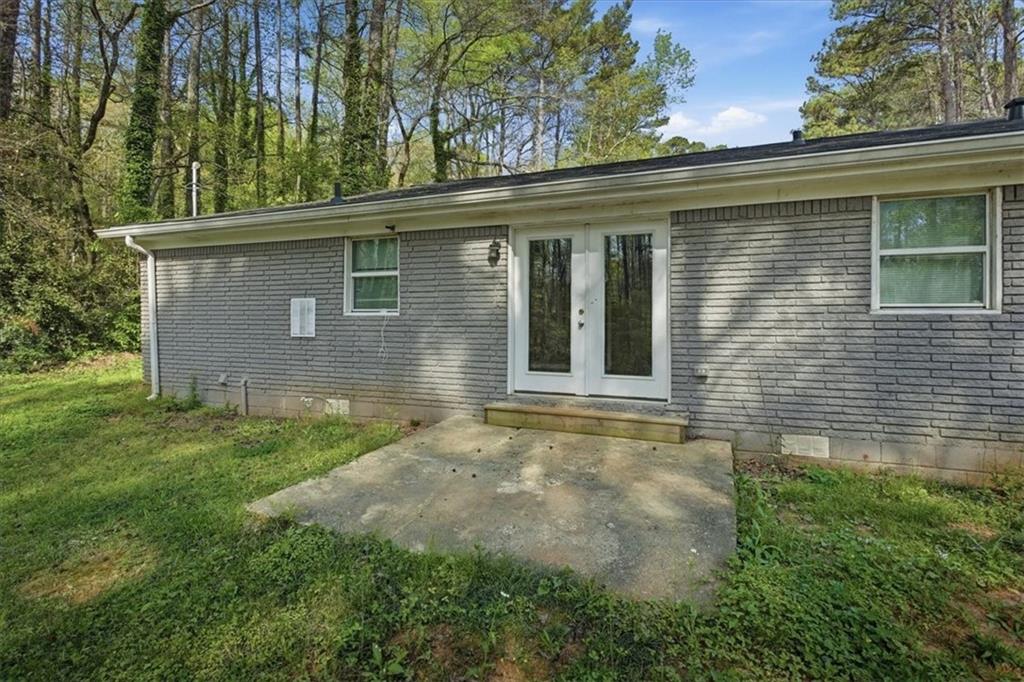 2536 Butner Road Atlanta, GA 30331 - Photo 27 of 42 front view of a house with a yard