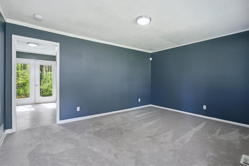 2536 Butner Road Atlanta, GA 30331 - Photo 4 of 42 an empty room with a natural light