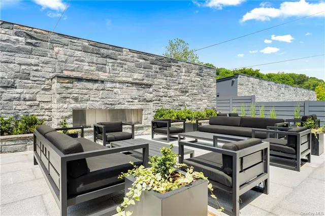 $1,375,000 | 41 Richmondville, Unit 109, Westport, CT 06880