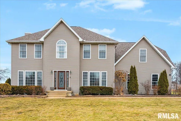 $424,900 | 8590 Hickory Hills Drive, Argenta, IL 62501