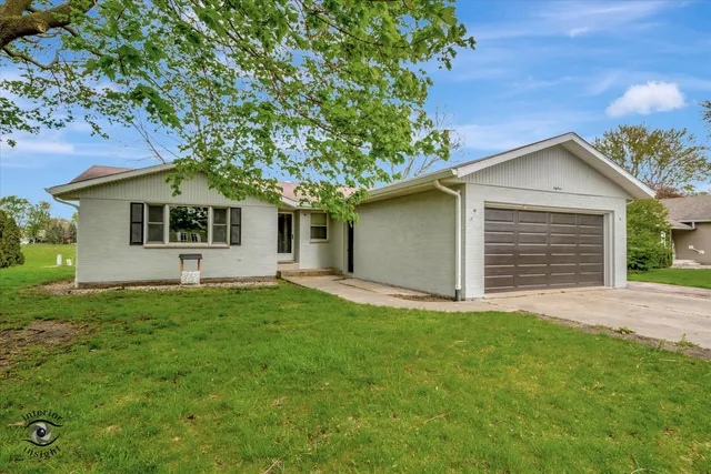 $2,150 | 18 Laurel Lane, Grant Park, IL 60940