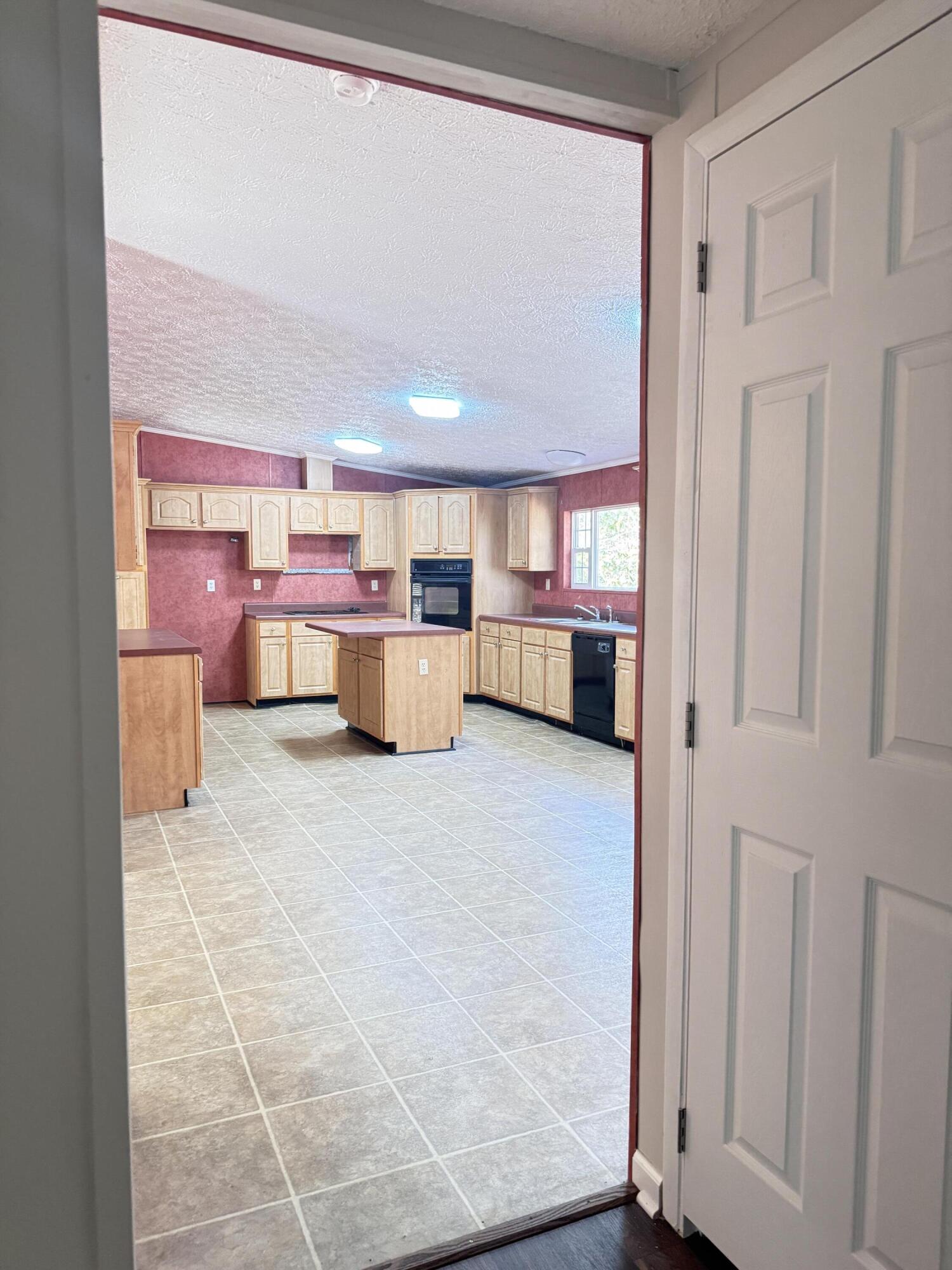 977 Macon Lane Walterboro, SC 29488 - Photo 14 of 27 20260129_165410997_iOS