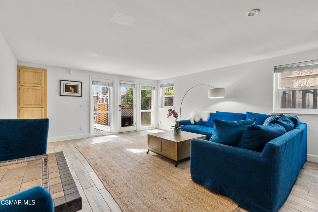 5138 Outrigger Way, Unit 1 Oxnard, CA 93035 - Photo 3 of 20 a living room with furniture and a window