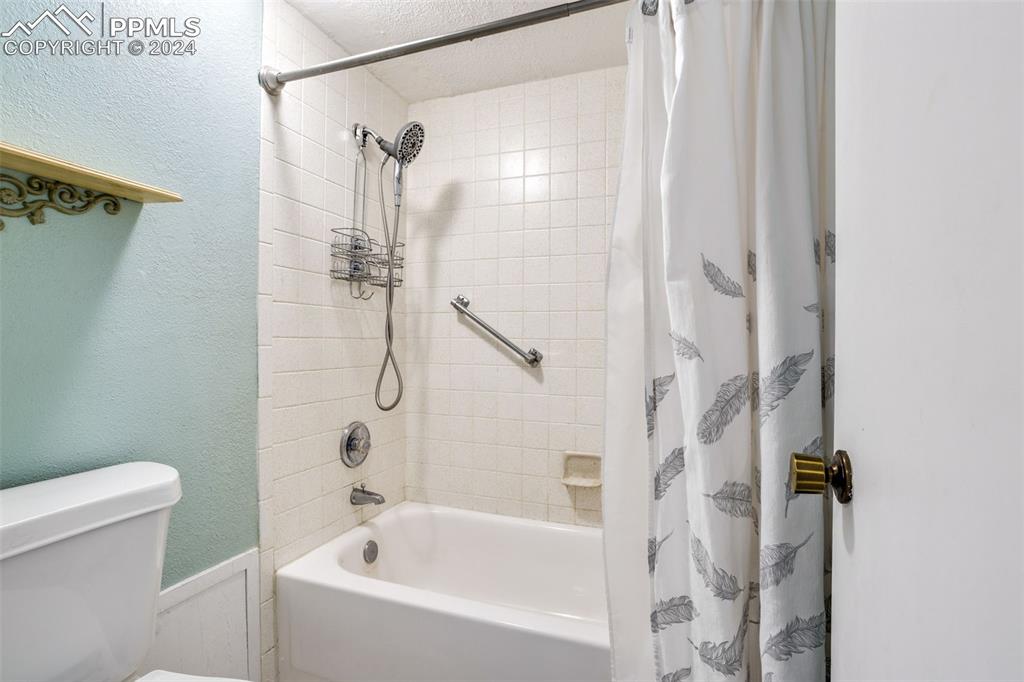 1098 Fontmore Road, Unit B Colorado Springs, CO 80904 - Photo 14 of 27 Bathroom with shower / bath combination with curtain and toilet