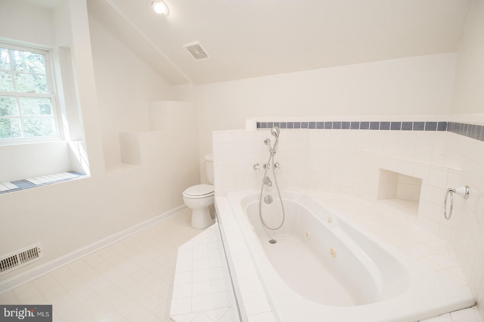 45044 Deagles Boatyard Road Tall Timbers, MD 20690 - Photo 46 of 64 a bathroom with a white bath tub and a window