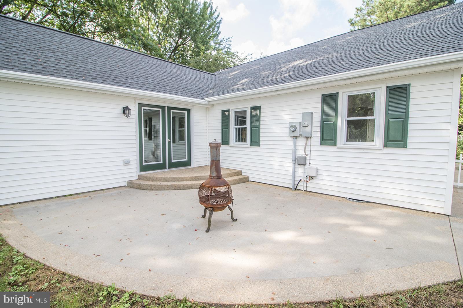45044 Deagles Boatyard Road Tall Timbers, MD 20690 - Photo 6 of 64 a backyard of a house with seating space