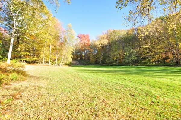 $179,900 | 86 Case Street, Granby, CT 06090