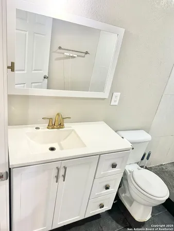 $235,000 | 3306 Interstate 35, Natalia, TX 78059