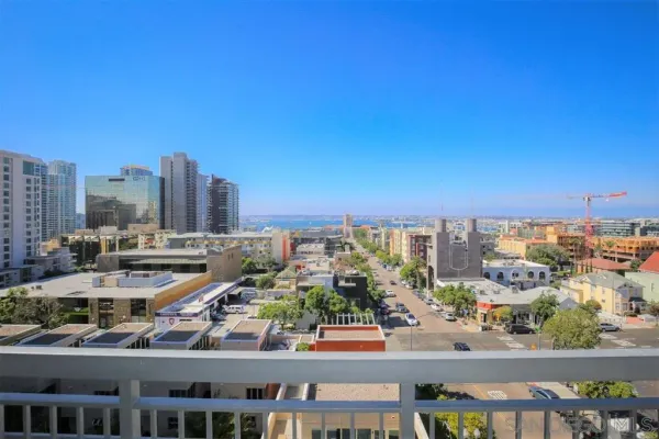 $5,690 | 1580 Union Street, Unit 705, San Diego, CA 92101