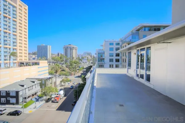 $5,690 | 1580 Union Street, Unit 705, San Diego, CA 92101