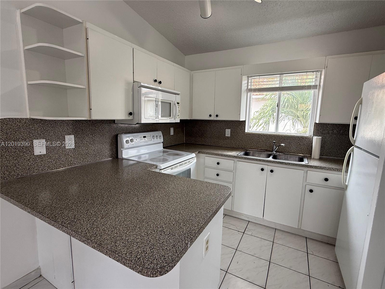 10101 West Okeechobee Road, Unit 9202 Hialeah Gardens, FL 33016 - Photo 6 of 32