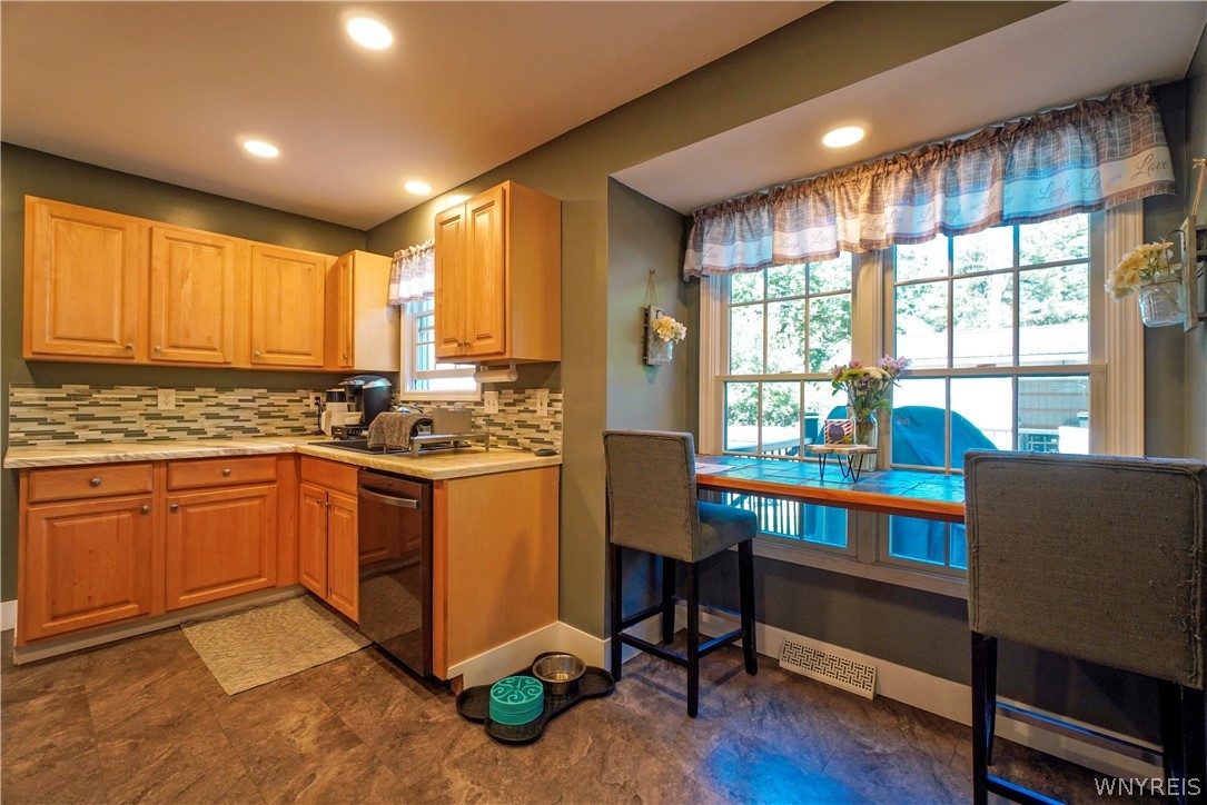 6138 Versailles Plank Road Lake View, NY 14085 - Photo 17 of 50 Breakfast Bar