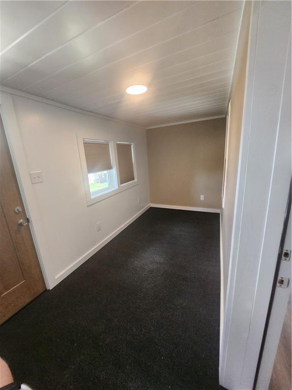 517 Hamilton Avenue Farrell, PA 16121 - Photo 3 of 23 Front Mud Room