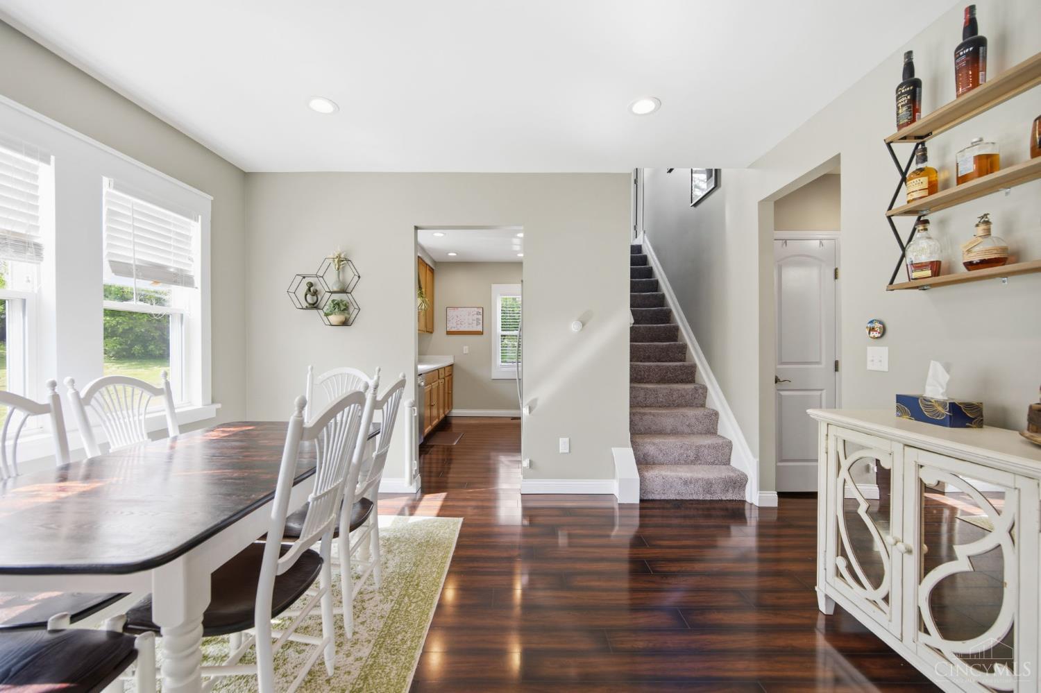 3654 Boomer Road Cincinnati, OH 45247 - Photo 5 of 33 Gallery Image 5