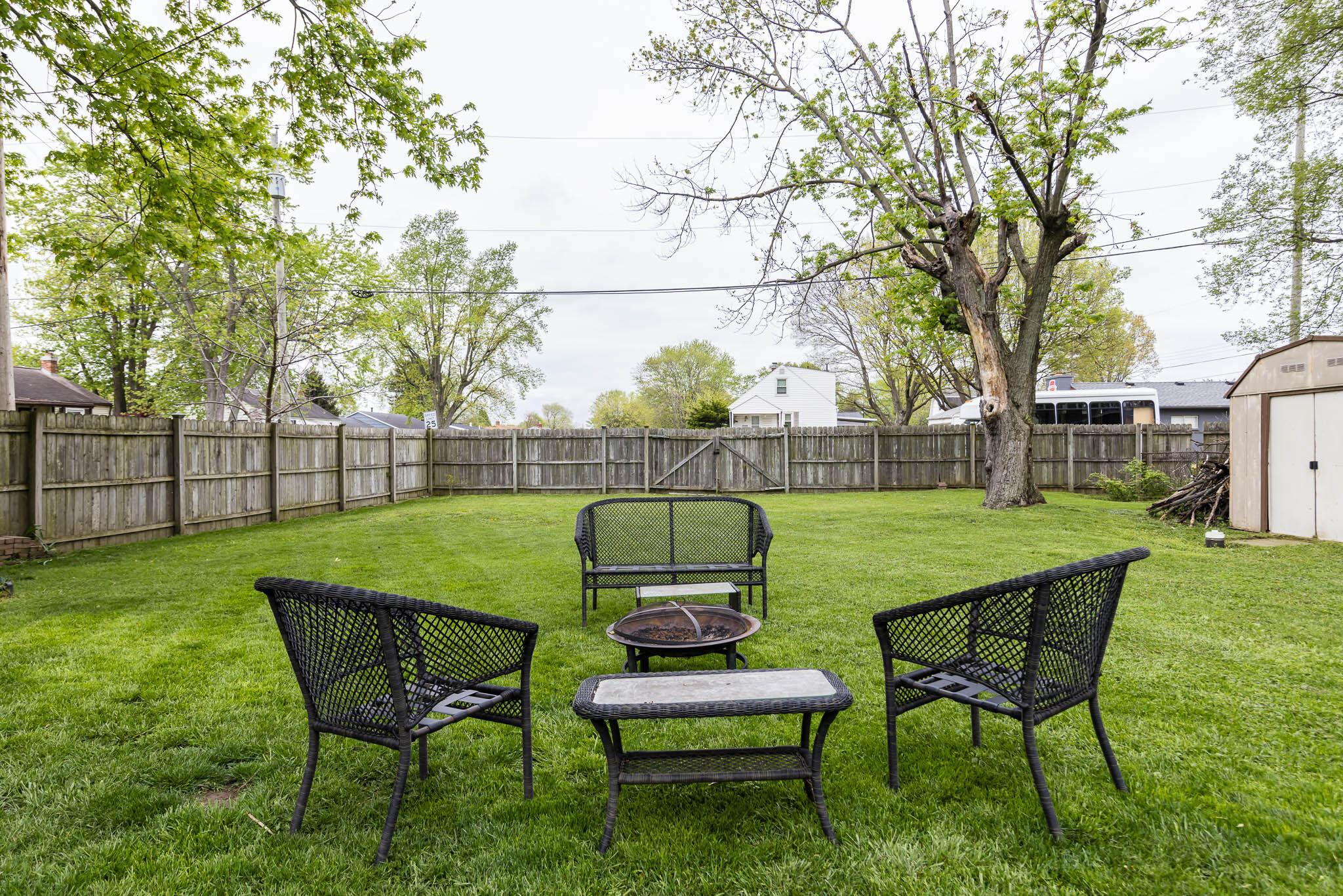 455 South Yearling Road Columbus, OH 43213 - Photo 28 of 32 Large Fenced Backyard