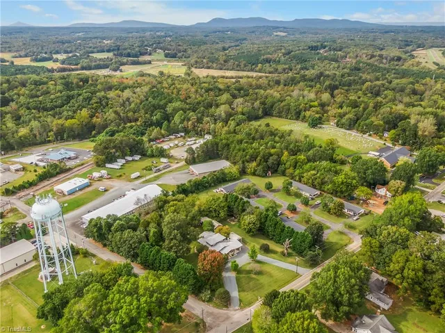 $525,000 | 637 Stokesburg Road, Walnut Cove, NC 27052