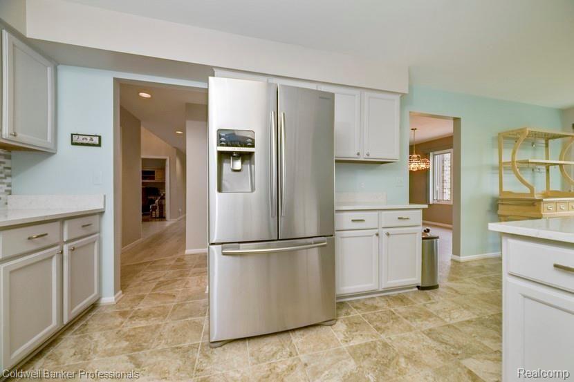 2211 South Shore Court Rochester Hills, MI 48307 - Photo 13 of 48