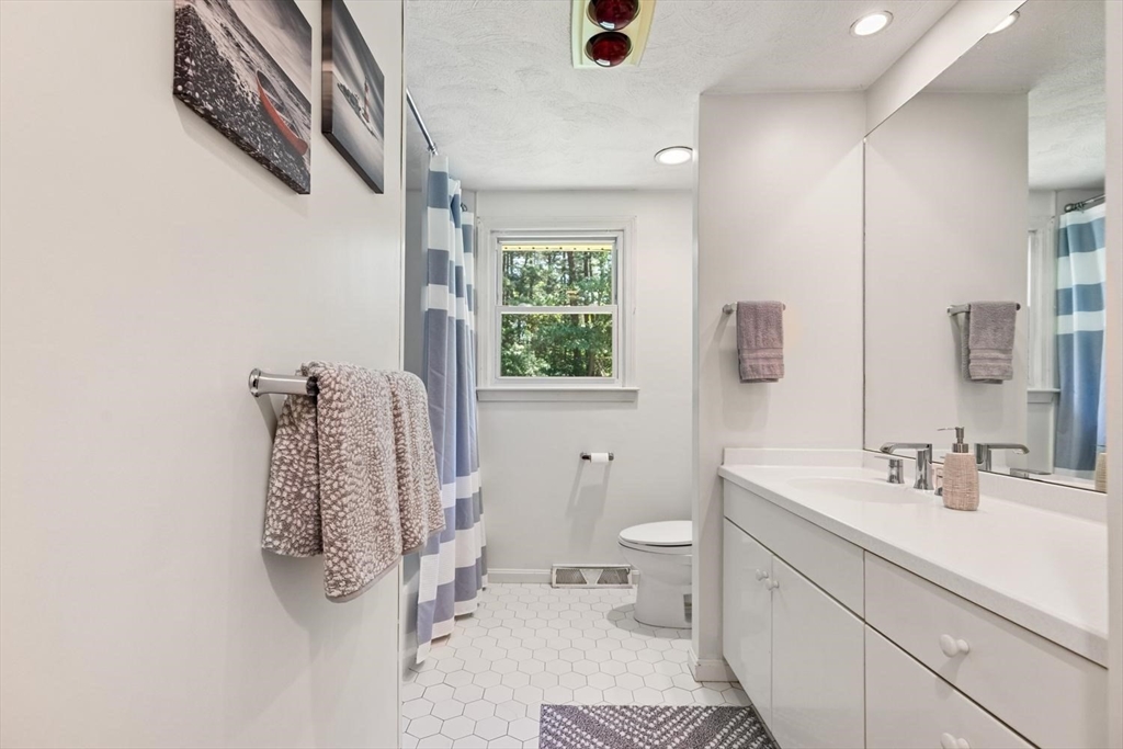 12 Albion Road Billerica, MA 01821 - Photo 27 of 42